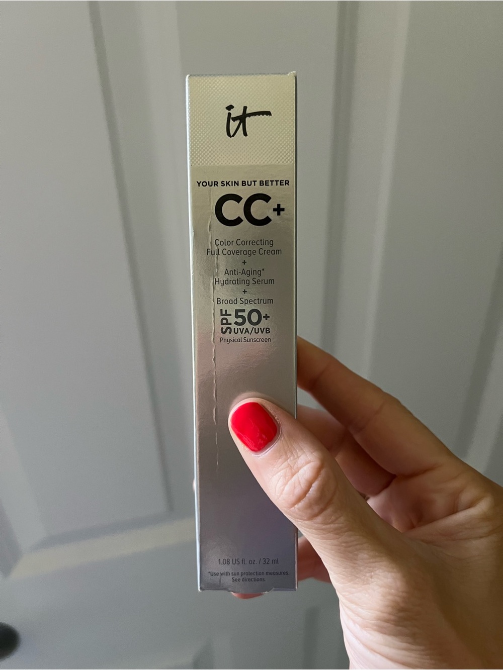 NEW IN BOX, it cosmetics CC+ Color Correcting Full Coverage Cream - light medium